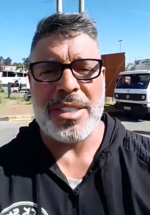 Alexandre Frota fez diversos vídeos ao lado dos caminhoneiros (Foto: Reprodução/Facebook)