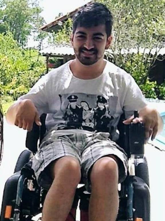 André tem 24 anos. Ele foi diagnosticado com paralisia cerebral ainda na infância. (Foto: Acervo pessoal)