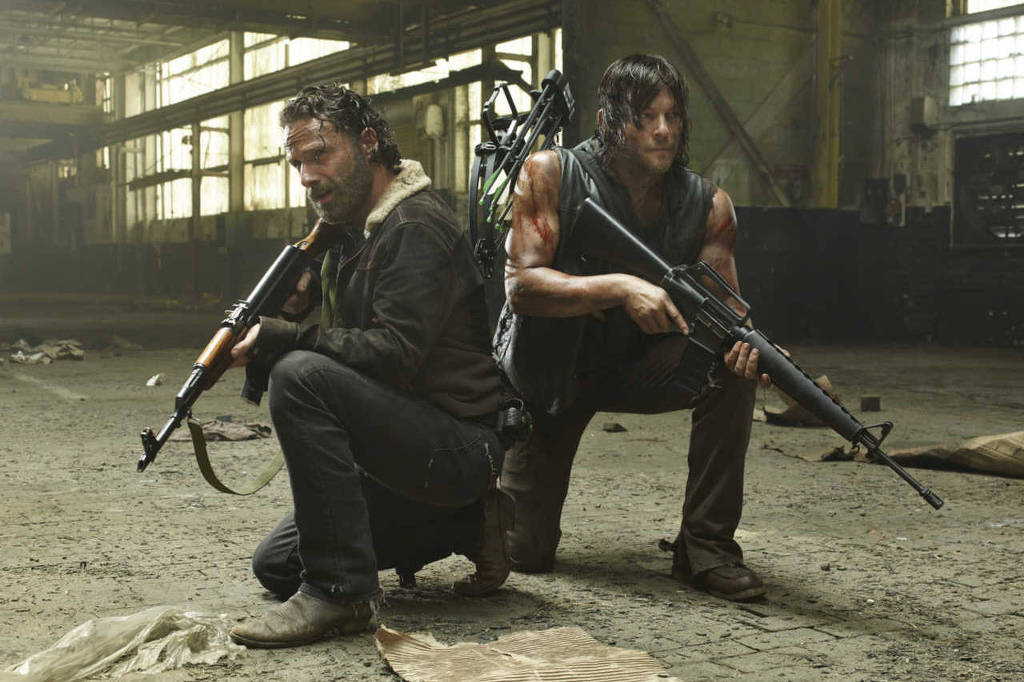 Andrew Lincoln como Rick Grimes e Norman Reedus como Daryl Dixon na quinta temporada de "Walking Dead". (Foto: Frank Ockenfels 3/Divulgação)