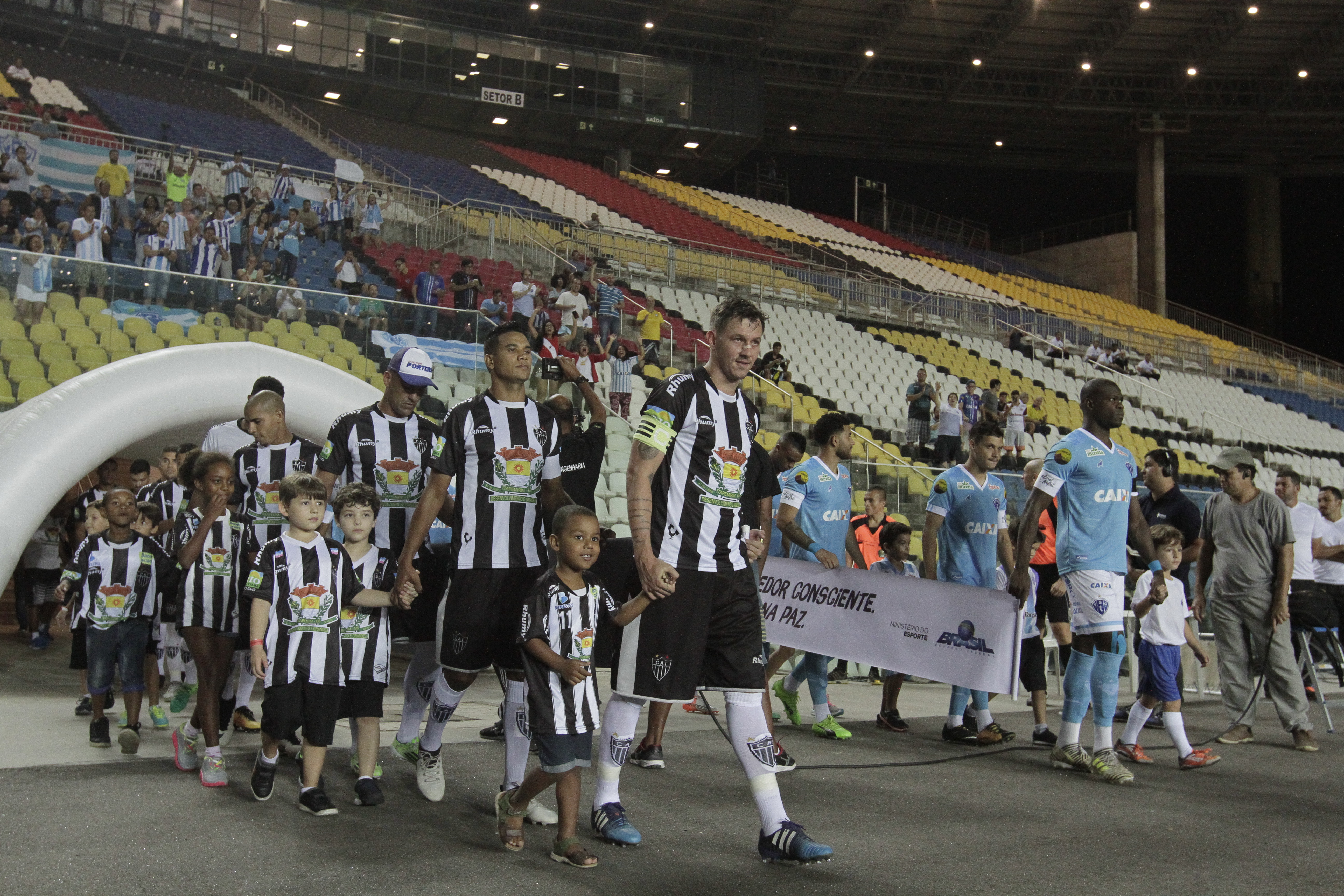 Kleber Viana puxa fila como capitão e quer levantar sua terceira taça no clube. (Foto: Beto Morais/AT)