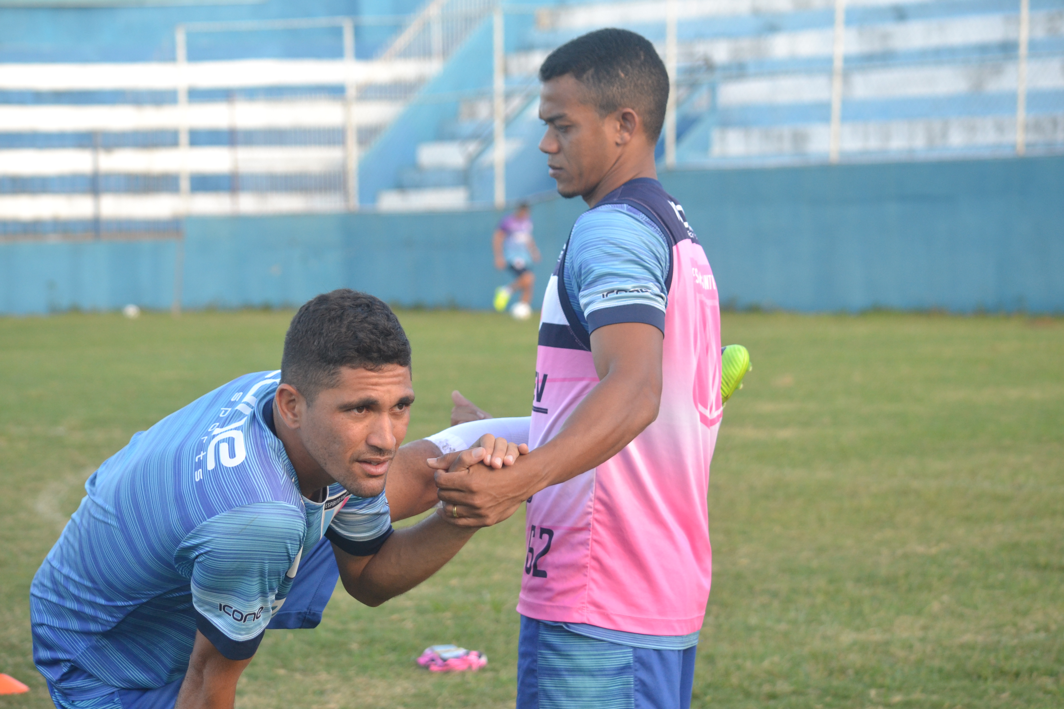 Caetano, volante do Espírito Santo, durante treino para a partida contra o Macaé fora de casa. (Foto: Beto Morais/AT)