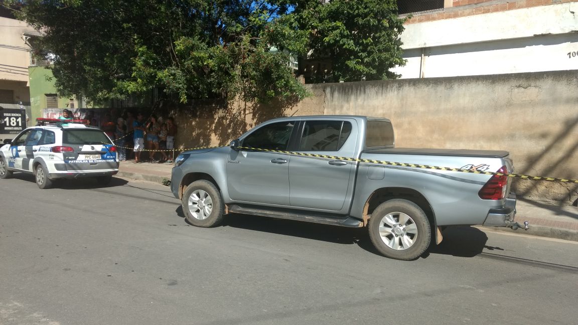 O capitão iria de carro, uma caminhonete Hilux, para Santa Leopoldina e foi abordado pelos bandidos ao parar em um ponto de ônibus para outra pessoa entrar no veículo. (Foto: Simony Giuberti)