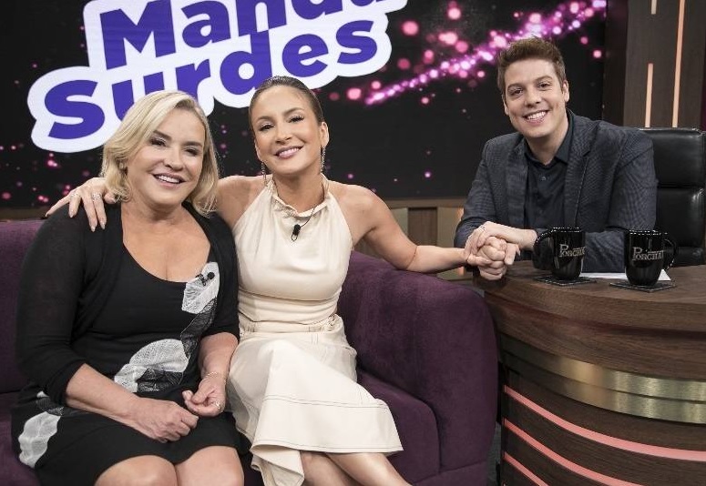 Claudia Leitte e a mãe, Ilna, no "Programa do Porchat". (Foto: Edu Moraes/Record TV)