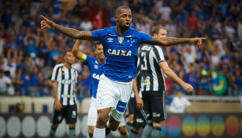 Dedé comemora o primeiro gol do Cruzeiro no Brasileirão (Foto: Vinnicius Silva/Cruzeiro E.C.)