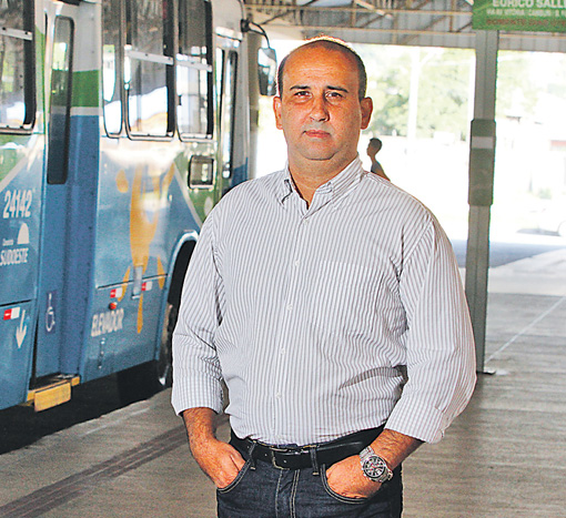 O diretor-presidente da Ceturb, Alex Mariano, fez o anúncio da nova linha. (Foto: Rodrigo Gavini 29/02/2016)