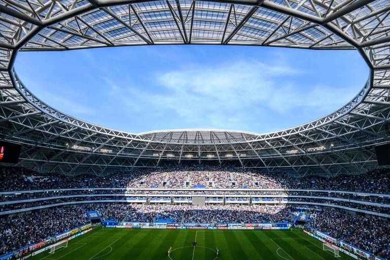 Vista do interior do estádio de Samara durante partida teste realizada nesse domingo (6). (Foto: Reprodução)
