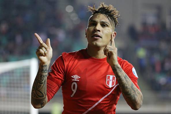 Guerrero pela seleção peruana (Foto: AFP)