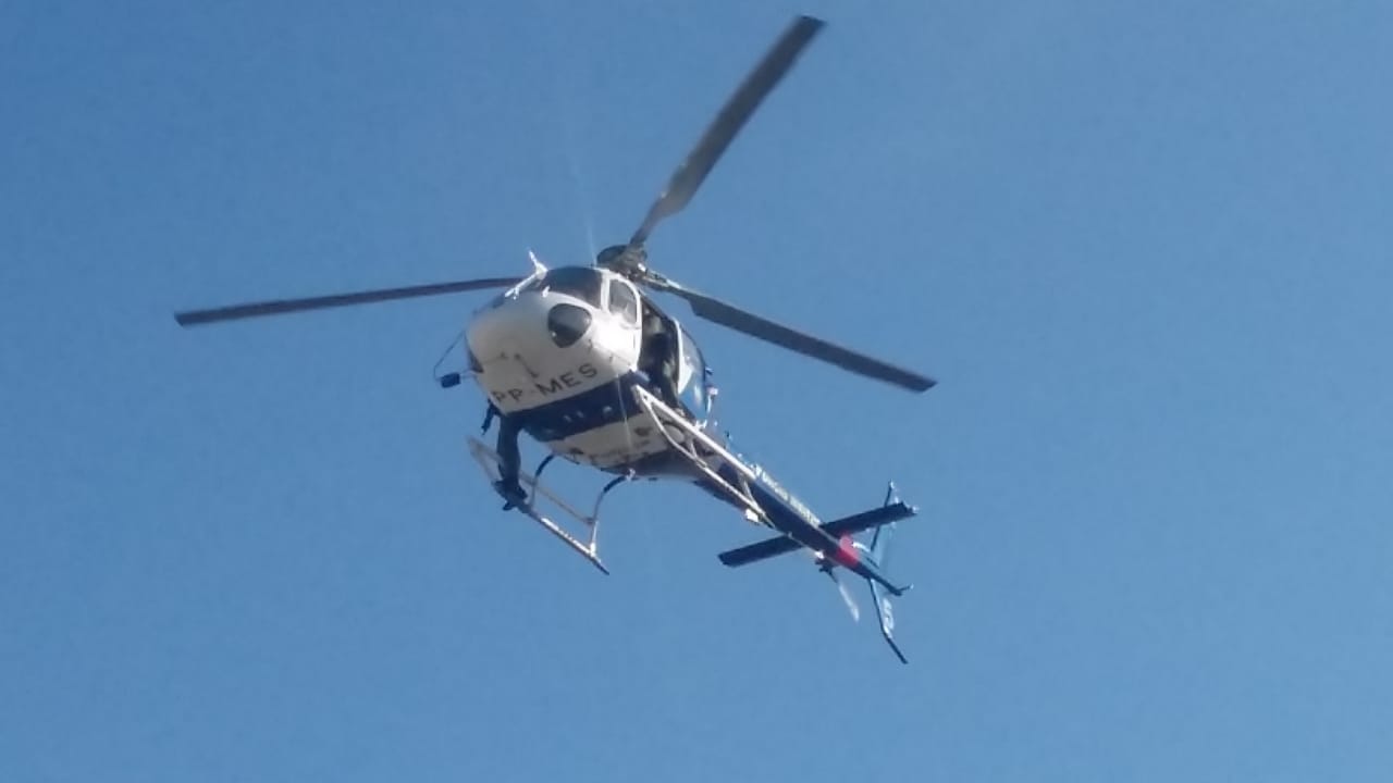 Helicóptero da PM foi usado na perseguição aos criminosos. (Foto: Simony Giuberti)