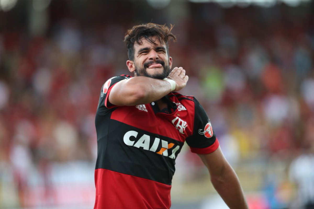 O centroavante Henrique Dourado frisou a importância do clássico para manter o bom clima no clube (Foto: Divulgação)
