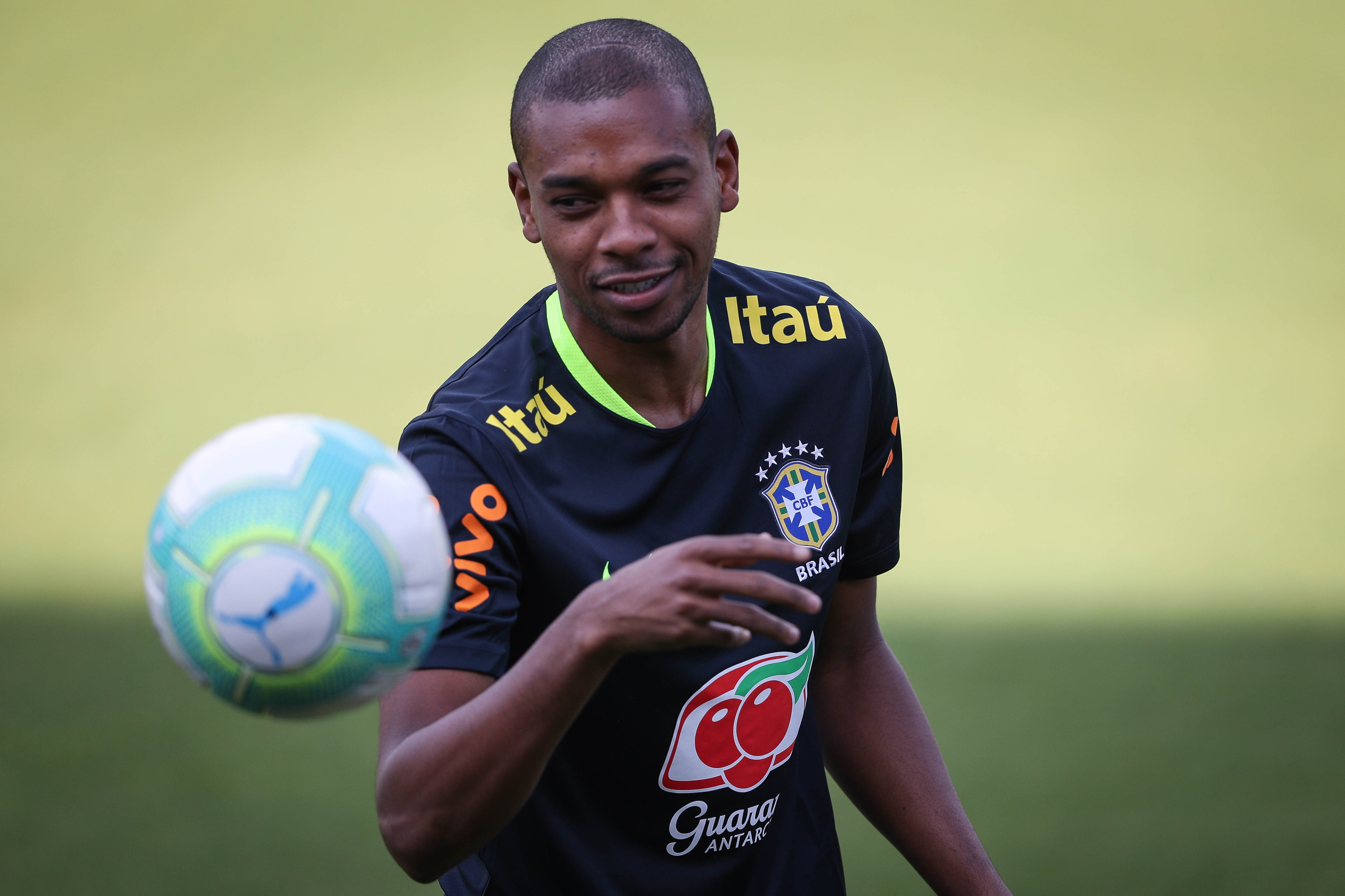 Fernandinho briga para ser titular (Foto: Pedro Martins / MoWA Press)