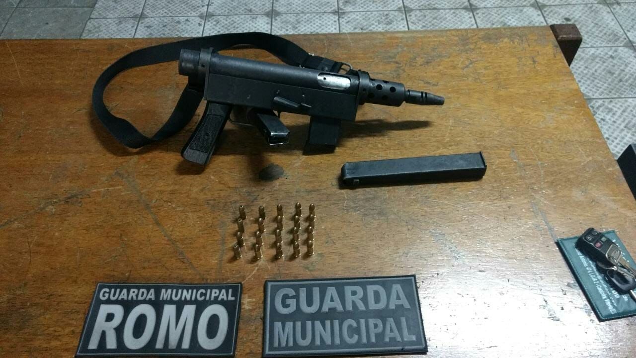 Submetralhadora apreendida na madrugada deste sábado (12) em Cobi de Baixo, Vila Velha (Foto: Divulgação)