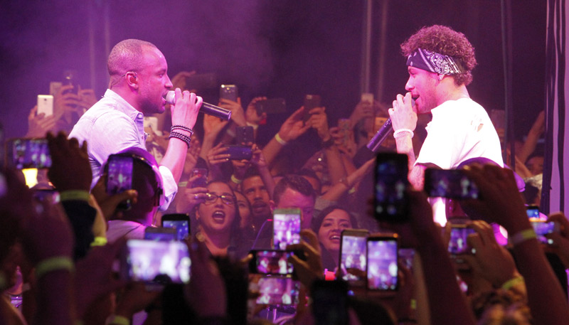 Thiaguinho cantou com Neymar em sua última passagem pela capital (Foto: Gustavo Forattini/AT)