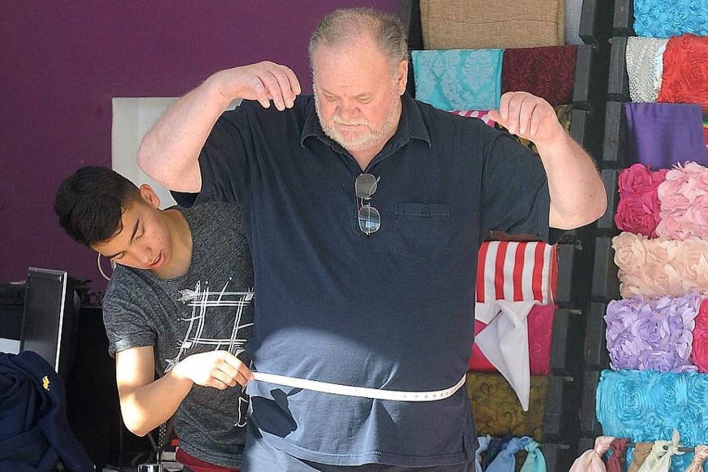Pai de Meghan, Thomas Markle, fotografado supostamente se preparando para o casamento da filha. (Foto: Reprodução/Instagram)