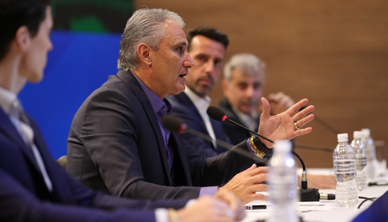 Tite convocou os jogadores na tarde desta segunda-feira (Foto: Lucas Figueiredo/CBF)