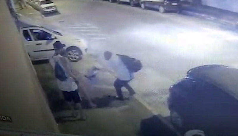 Vídeo registrou o momento em que portuário foi atacado (Foto: Reprodução)