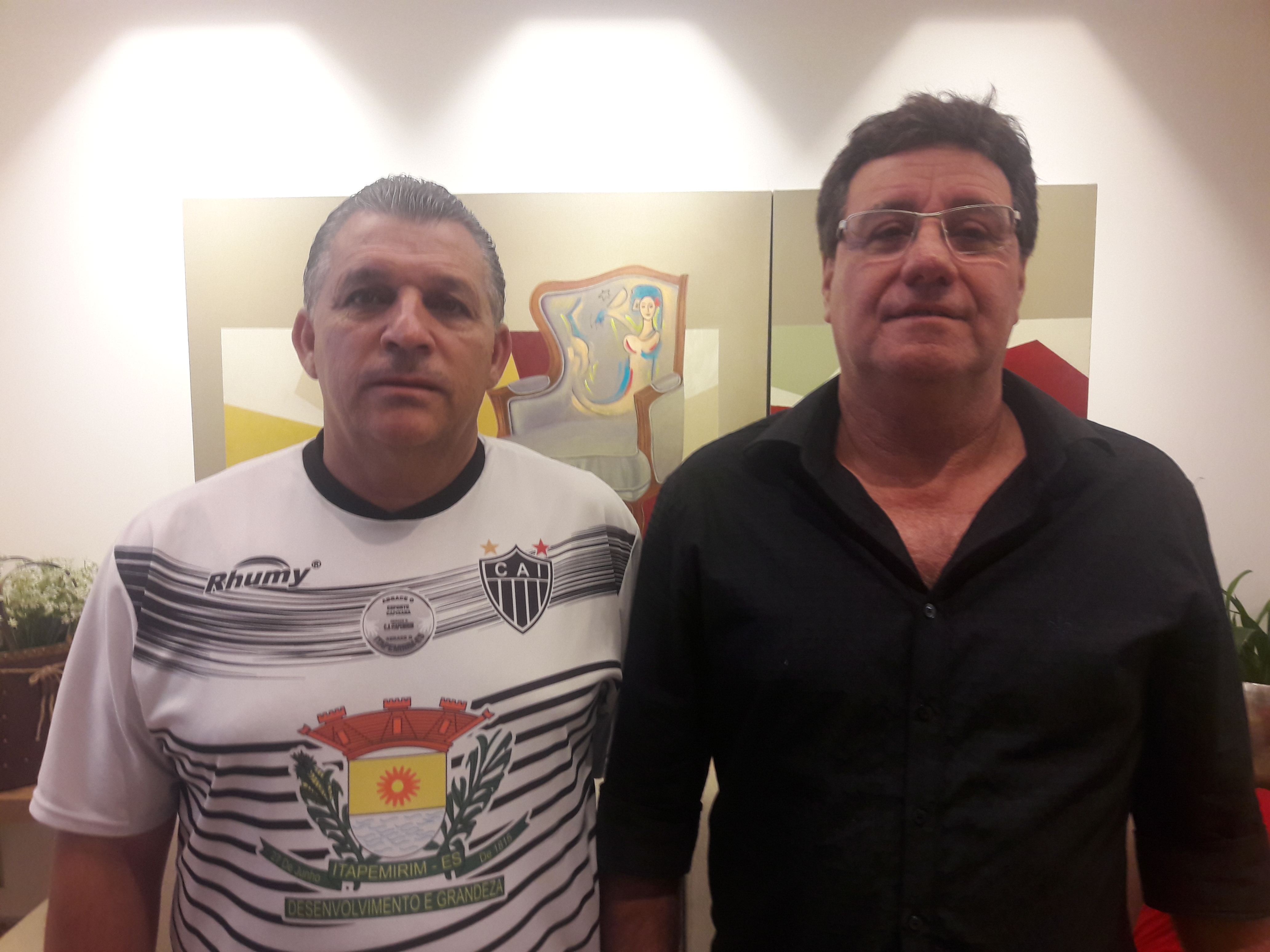 Zé Humberto, treinador, e Rubéns Pinheiro, presidente do Atlético/ES. (Foto: Luiz Felipe Guerra)