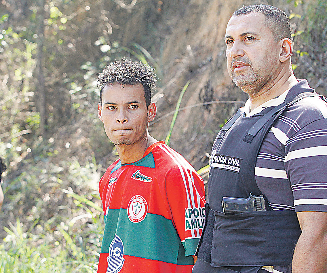 Anderson Cícero da Silva matou e esquartejou a ex-mulher Ruthileia Poubel de Souza, no bairro Operário, em Viana. Ele foi levado por policial para encontrar as partes do corpo. (Foto: Fábio Nunes 21/04/2017)