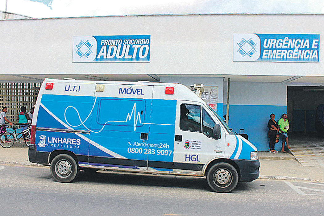 Paciente foi levado do Hospital Geral de Linhares para o Hospital Rio Doce. (Foto: Divulgação)