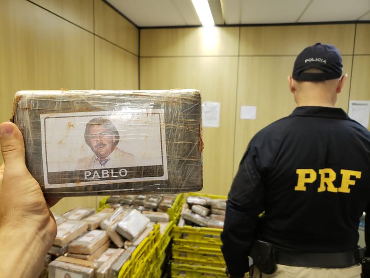 Segundo a assessoria de imprensa da PRF, foi a maior apreensão do produto realizada no país este ano. (Foto: Divulgação PRF)
