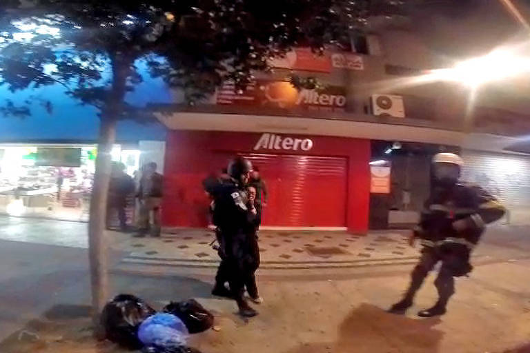 A refém foi resgatada sem ferimentos após ação da polícia. (Foto: PM/MG)