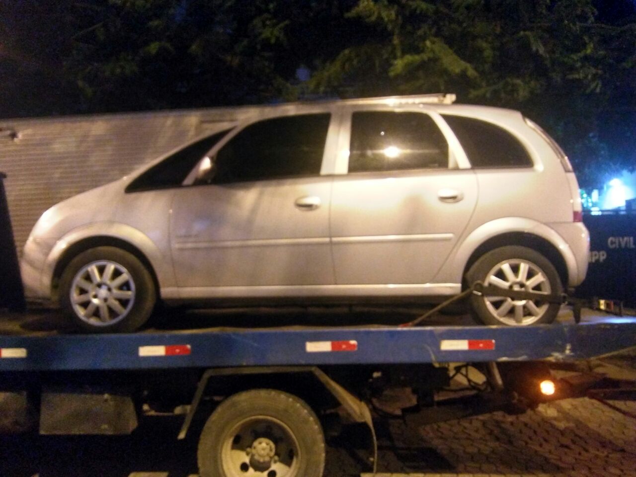 O carro usado no crime foi localizado com um adolescente de 13 anos. (Foto: Leone Oliveira)