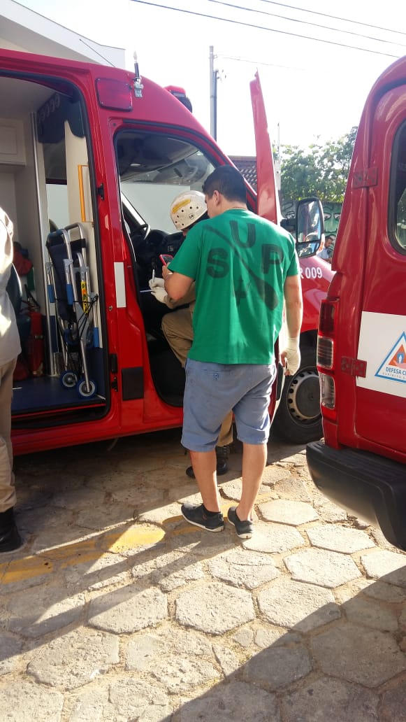 Edson foi atendido pelo Corpo de Bombeiros. (Foto: Fabiana Tostes)