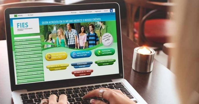 O Fies concede financiamento a estudantes em cursos superiores não gratuitos (Foto: Divulgação)