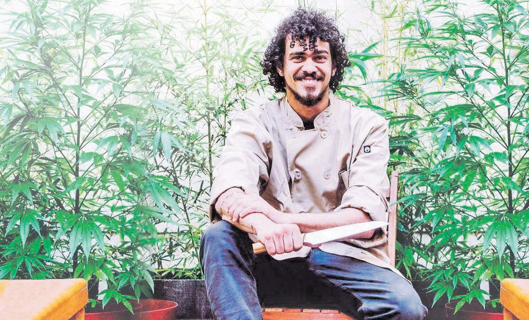 Gustavo Colombeck afirma que sofreu preconceito no Brasil, o que não acontece no Uruguai, onde, segundo ele, pode trabalhar com tranquilidade. (Foto: Divulgação)