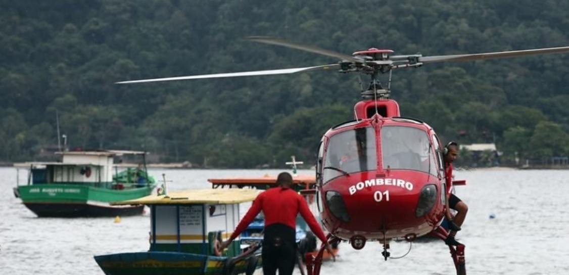 Marinha e Corpo de Bombeiros participam das buscas. (Foto: Divulgação)