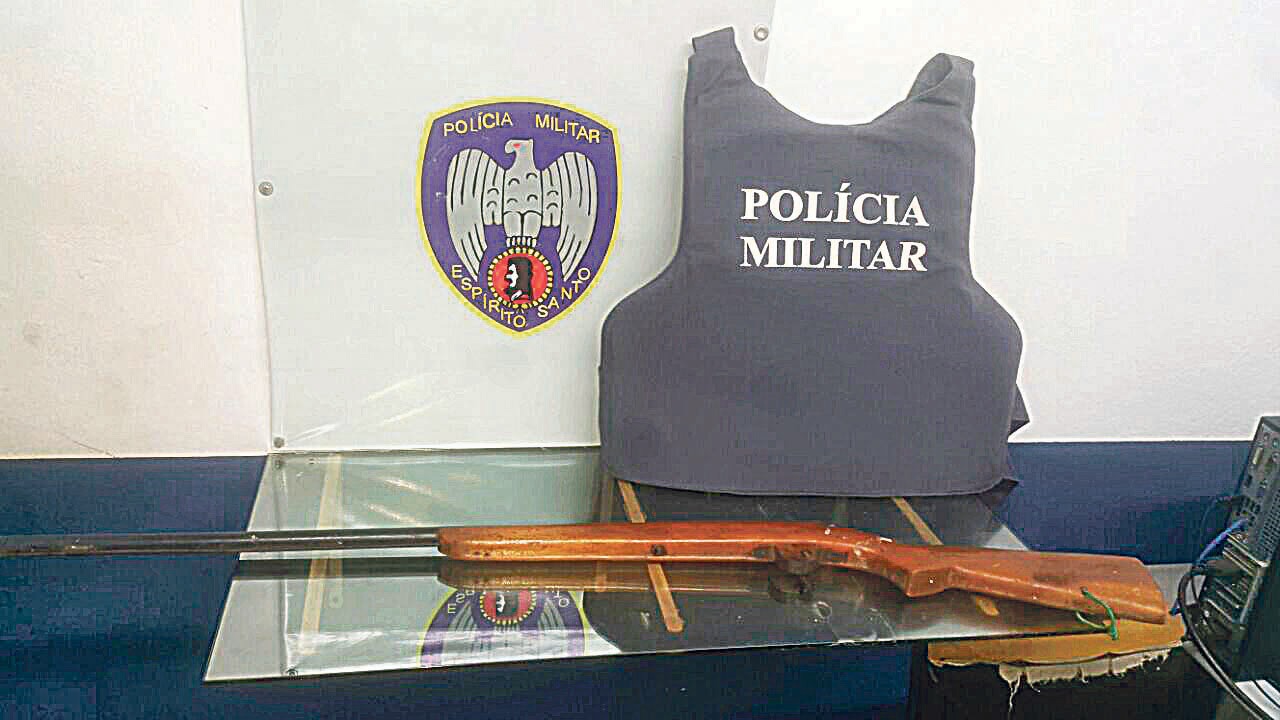 Espingarda apreendida do lavrador que casou com a própria filha. (Foto: Divulgação)