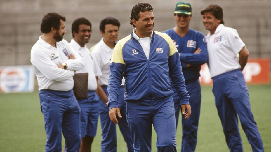Sebastião Lazaroni e comissão técnica durante treino da Seleção Brasileira em 1990. (Foto: Pedro Martinelli/Veja)