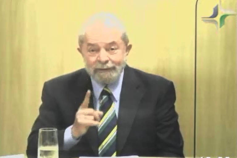 O ex-presidente Lula durante depoimento na sede da Polícia Federal em Curitiba. (Foto: Reprodução)