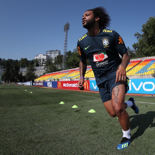 Marcelo participa de último treino em Socchi antes de jogo.(Foto: Reprodução / CBF)