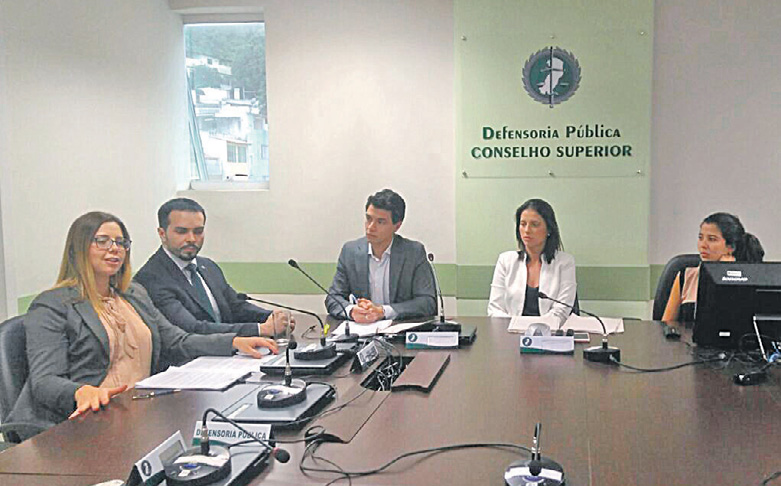 Membros da Defensoria Pública Estadual apresentaram relatório com as acusações. (Foto: Tais de Hollanda)
