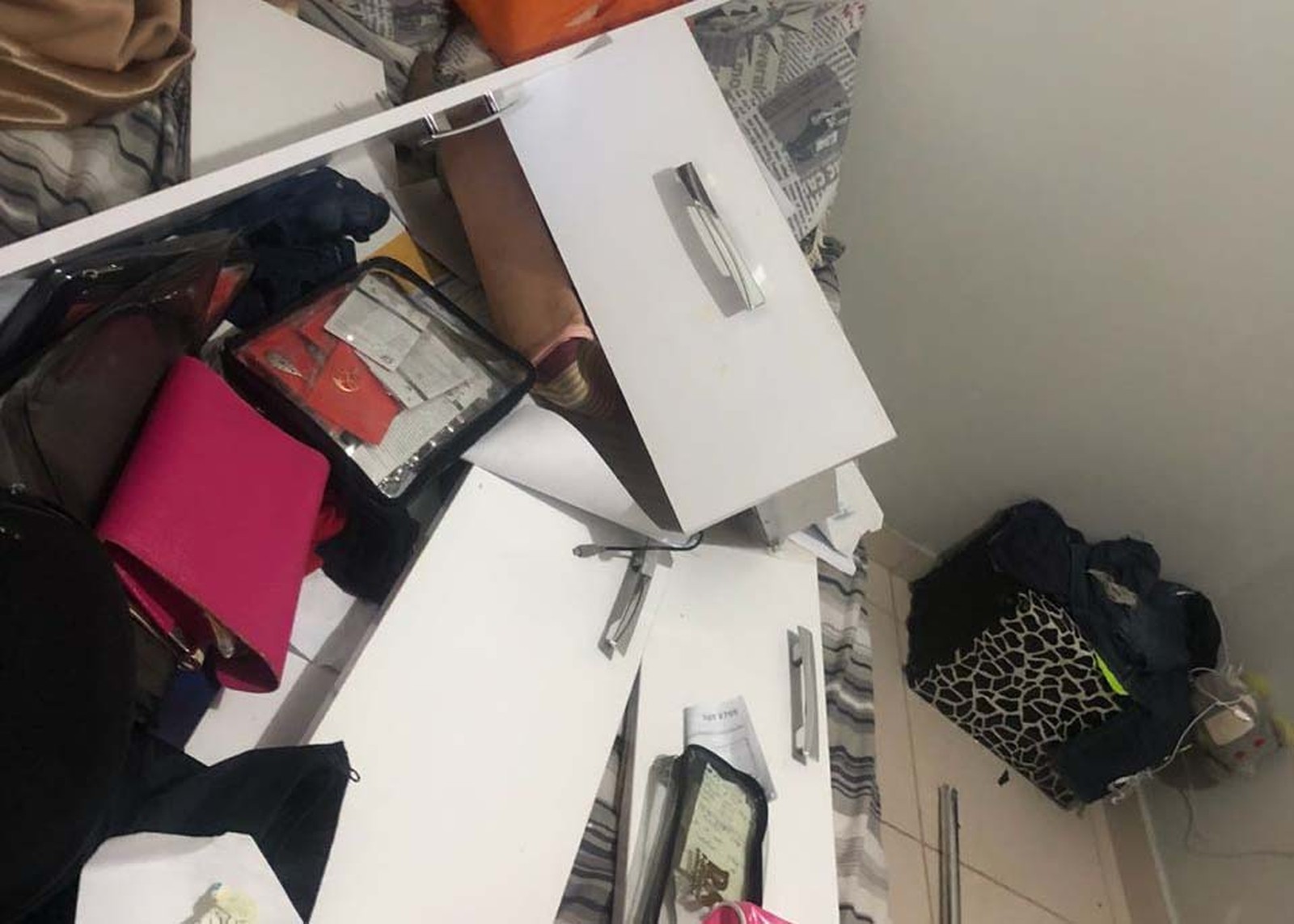 (Foto: Móveis ficaram destruídos após agressão de morador do DF à ex-namorada(Polícia Civil))