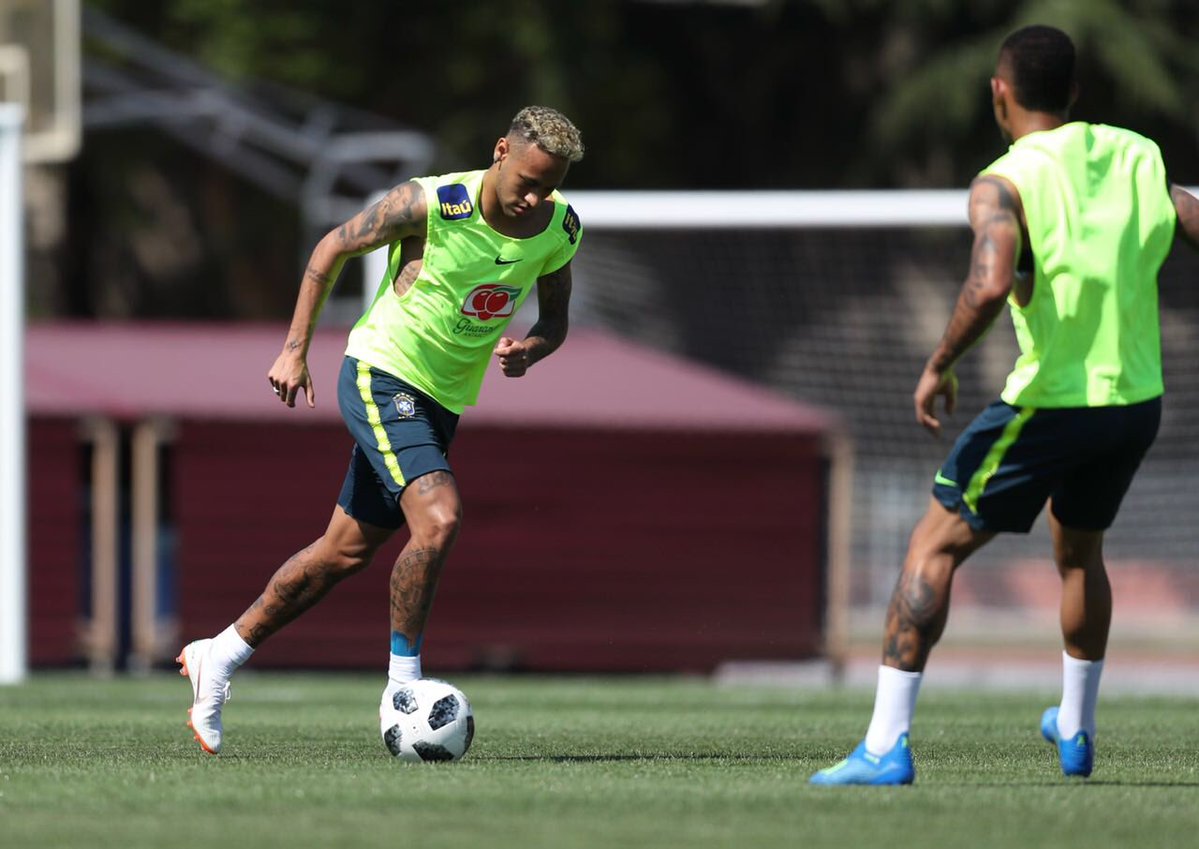 )Neymar treinou normalmente com bola. Foto: CBF/divulgação