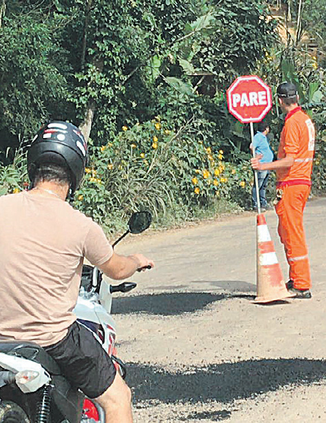 Obras na ES-164 recomeçaram. (Foto: Alessandro de Paula)