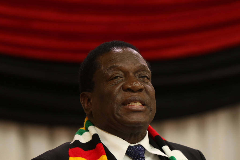 O presidente do Zimbábue, Emmerson Mnangagwa, em discurso em maio deste ano. (Foto: Reprodução)