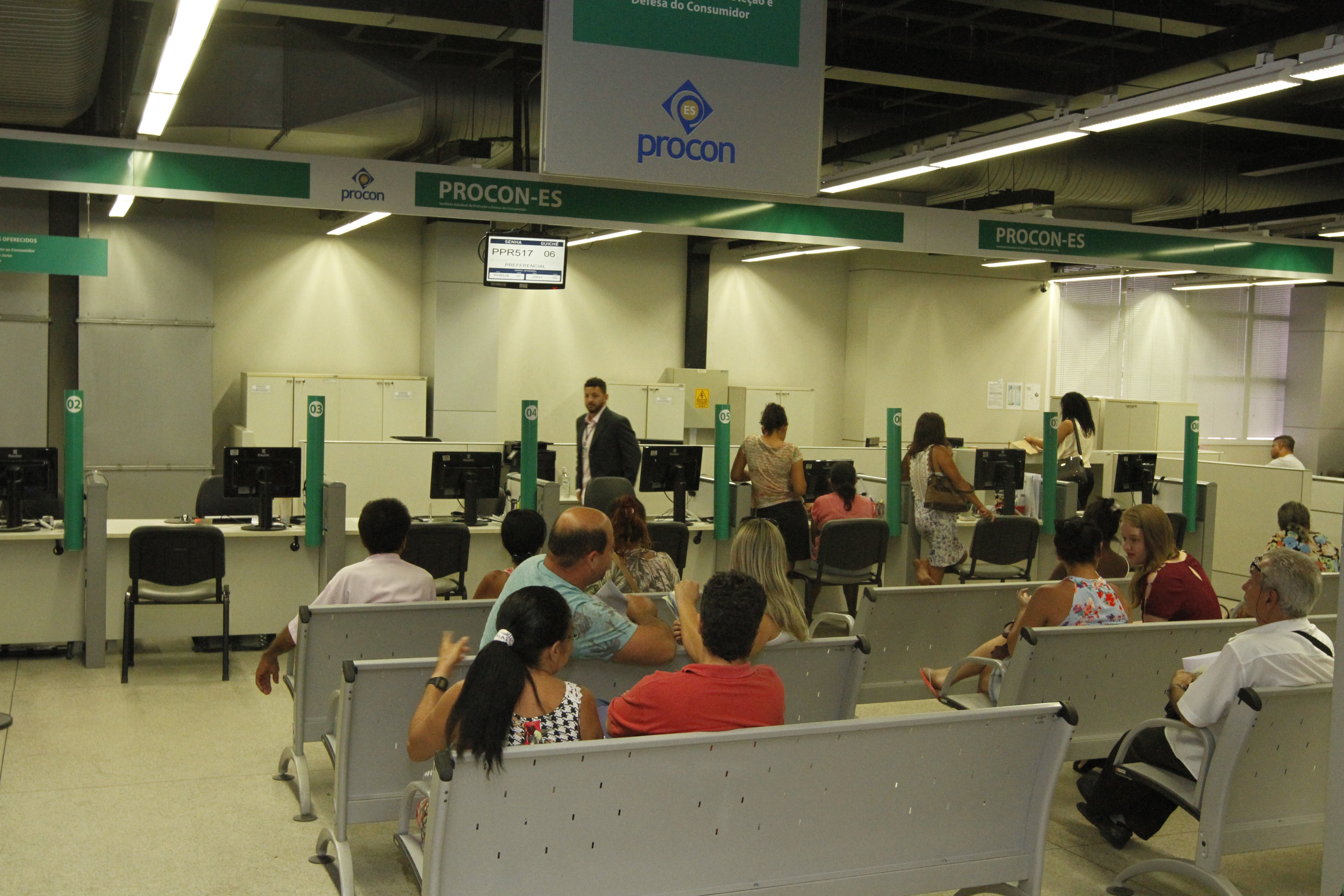 Procon do Faça Fácil, em Campo Grande, Cariacica. (Foto: Fernando Ribeiro/Arquivo AT)
