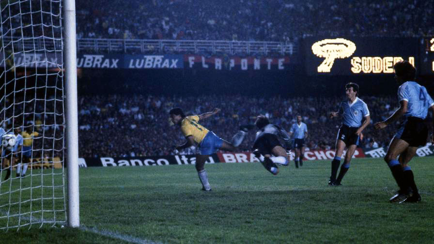 Romário, no lance único gol da final da Copa América de 1989, no Maracanã, contra o Uruguai. (Foto: Reprodução de internet)