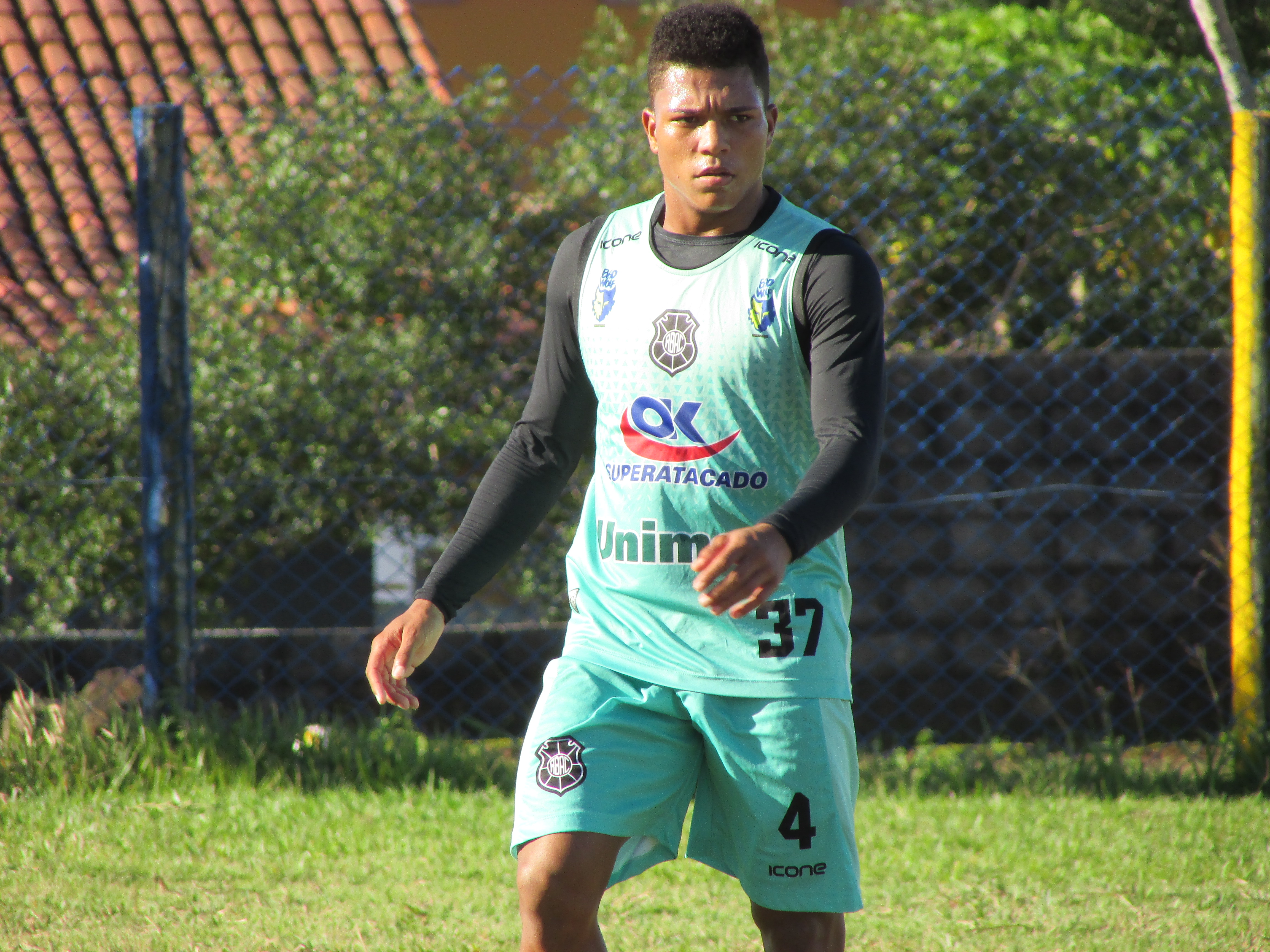 Thomas, volante do Rio Branco. (Foto: Divulgação/Rio Branco)