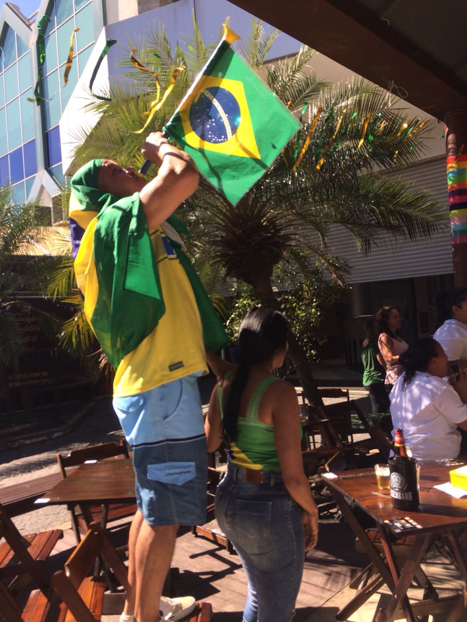 Torcida no Triângulo das Bermudas, em Vitória. (Foto: Karol Siqueira)