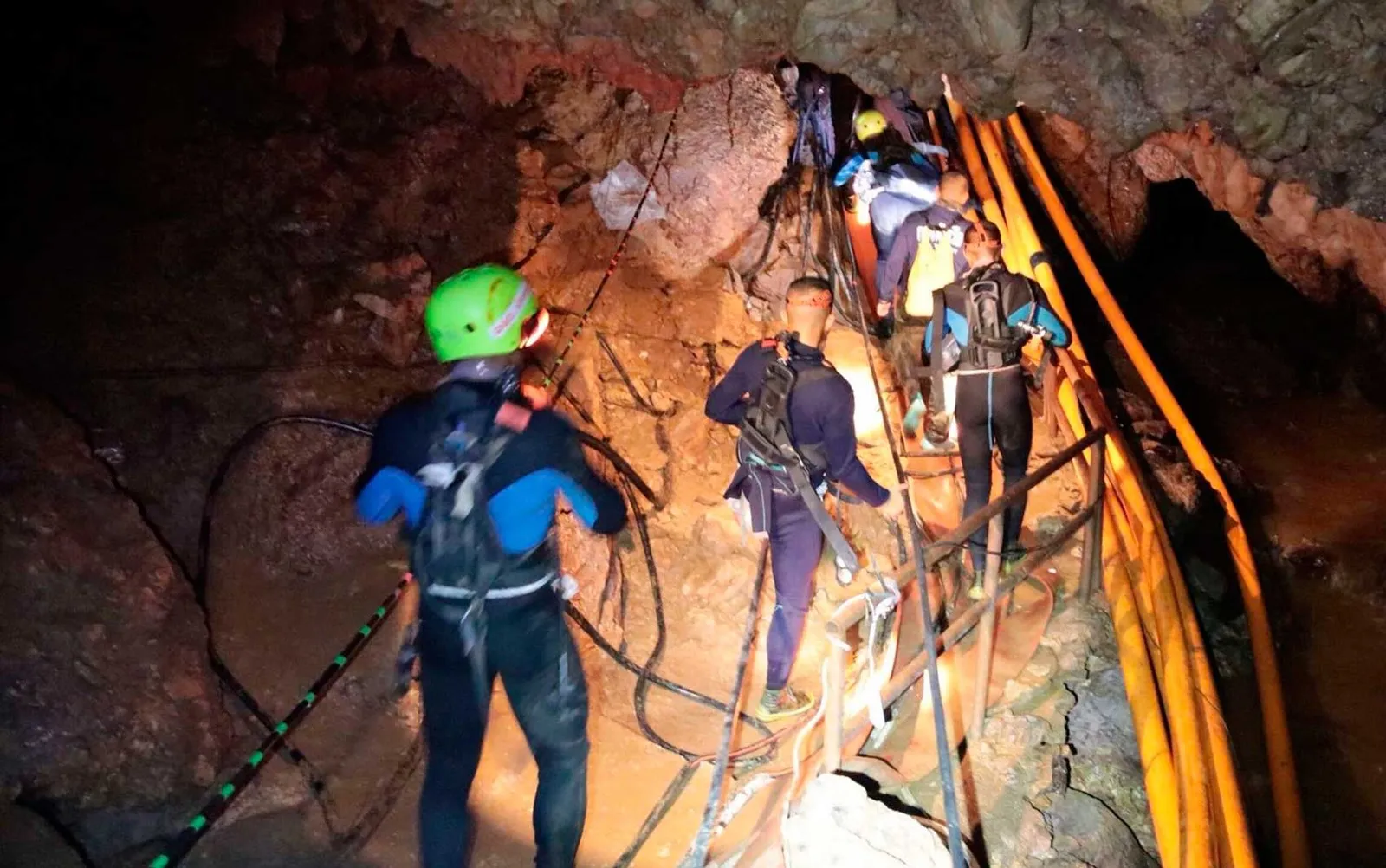 Imagem ilustrativa da imagem Morre mergulhador que ajudou a resgatar meninos em caverna na Tailândia