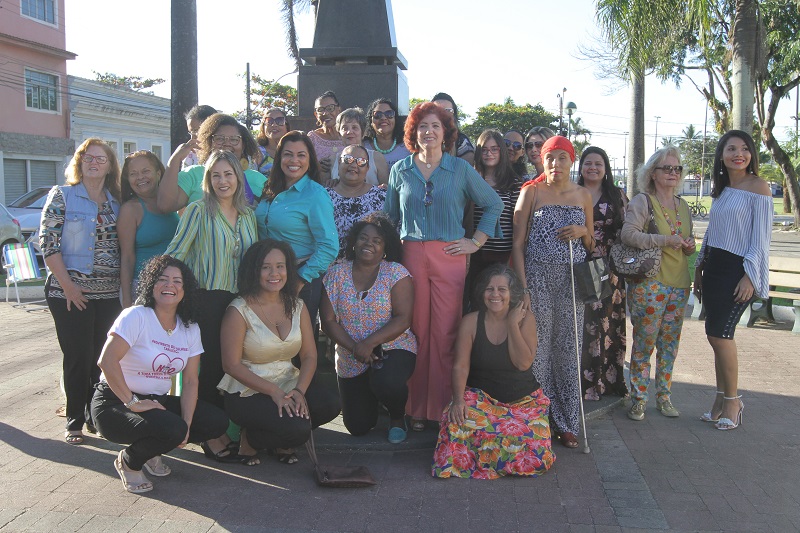 Grupo de mulheres reunido para debater a representatividade feminina. No Espírito Santo, a média de mulheres eleitas é de menos de 10% (Foto: Dayana Souza/ AT)