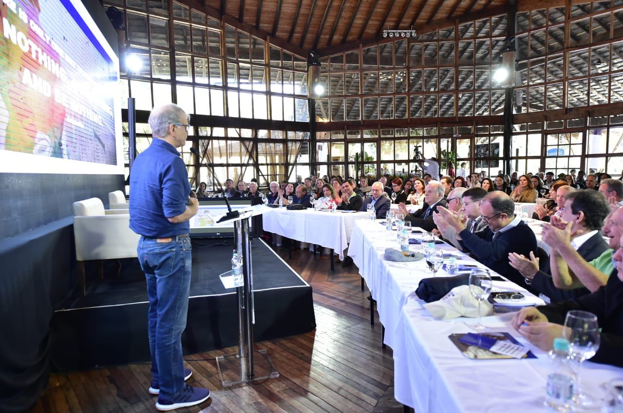 Bernardinho dá palestra em Pedra Azul (Foto: Divulgação)