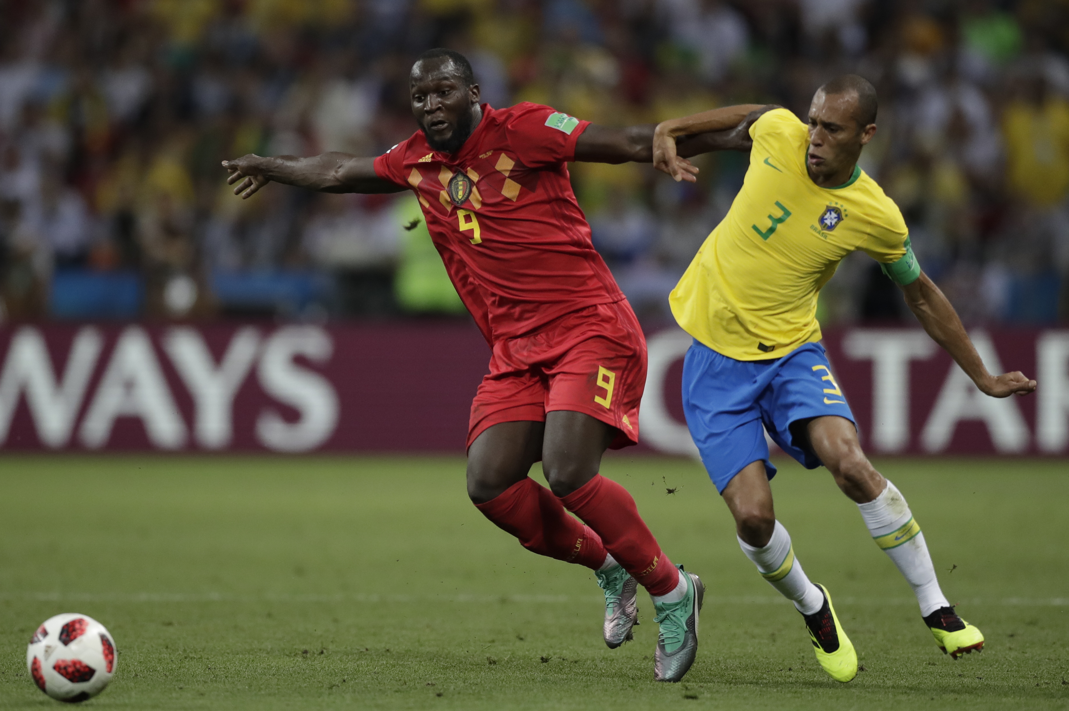 Miranda fez grande duelo com Lukaku (Foto: André Mourão/Mowa Press)