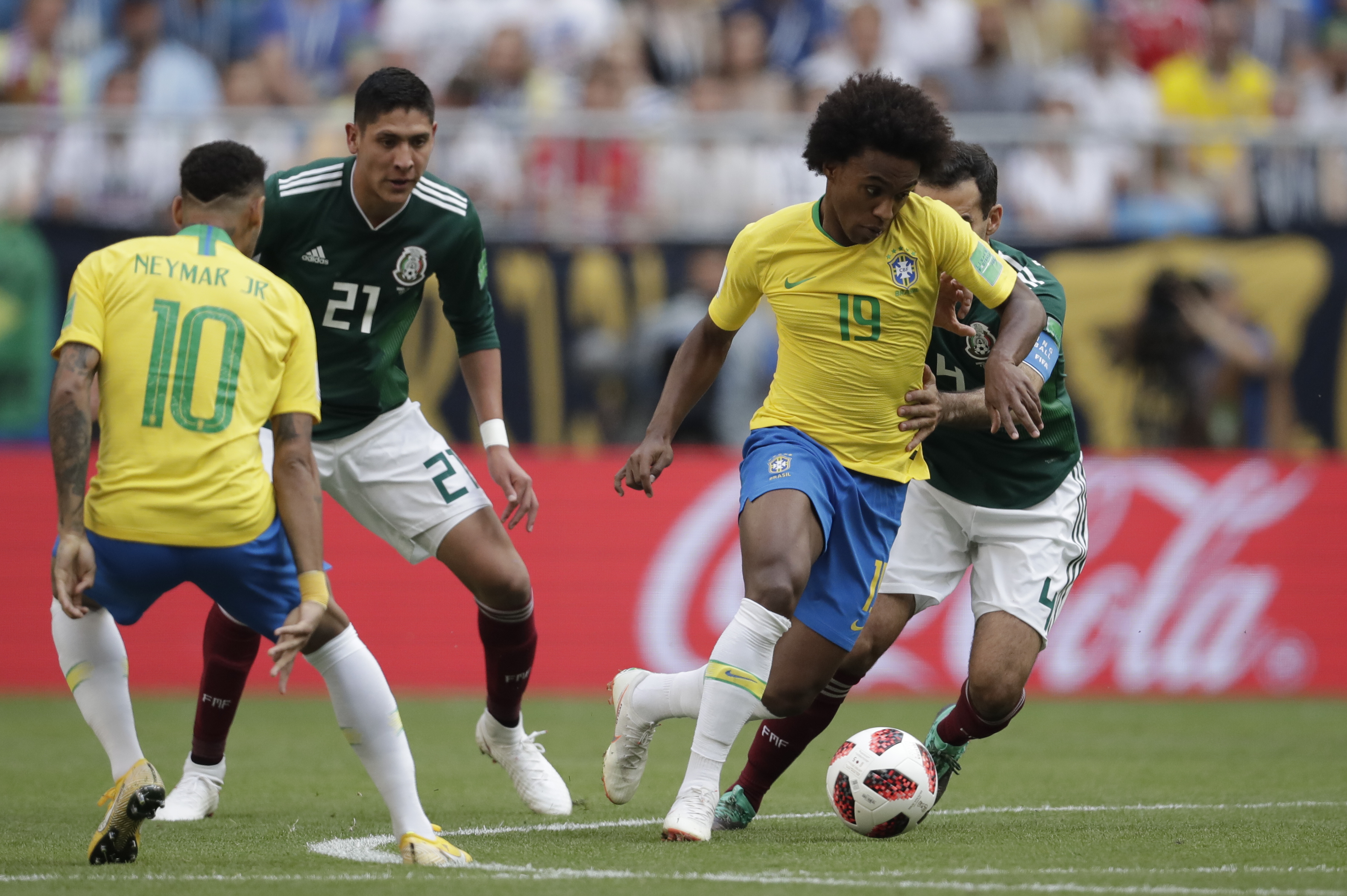 Willian fez um bom segundo tempo (Foto: André Mourão/Mowa Press)