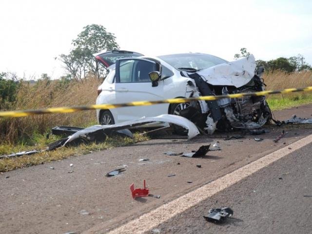 Casal capixaba morre em acidente no MS (Foto: Paulo Francis/Campo Grande News)