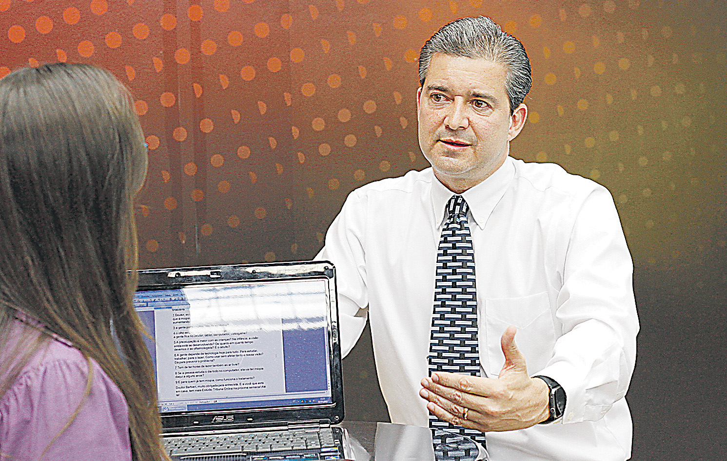 César Barbieri no Estúdio Tribuna Online: “Cenário indica grave problema de saúde pública”. (Foto: Thiago Coutinho)