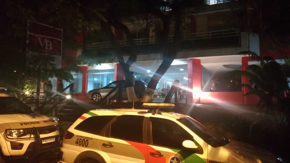 A Polícia Militar isolou a área do hotel. (Foto: Divulgação/PM)